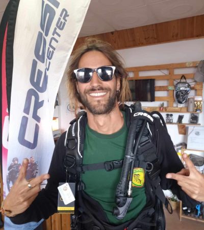 jesús instructor in dive center